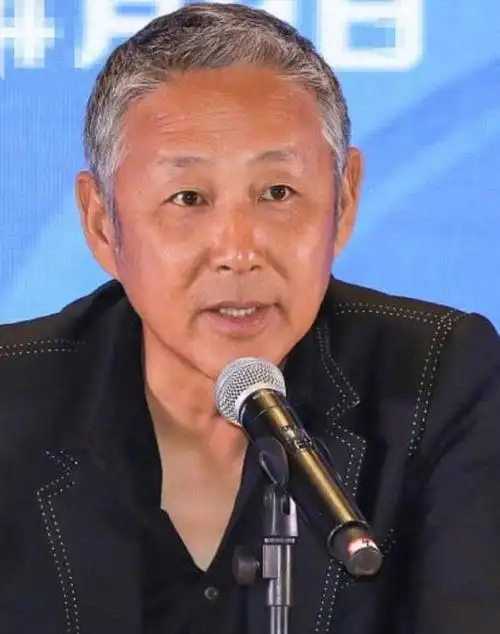 陈道明断崖式衰老,白发苍苍尽显老态,网友泪目:看着真心疼!