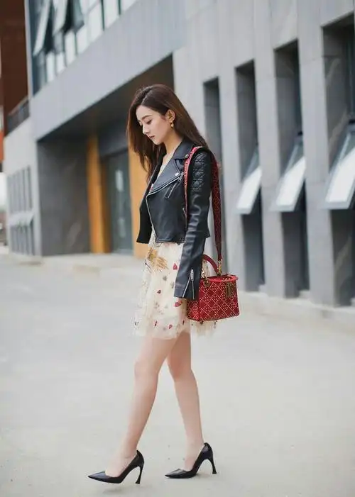 看赵丽颖的时尚街拍学瘦小个子如何穿搭才能青春显高又时尚