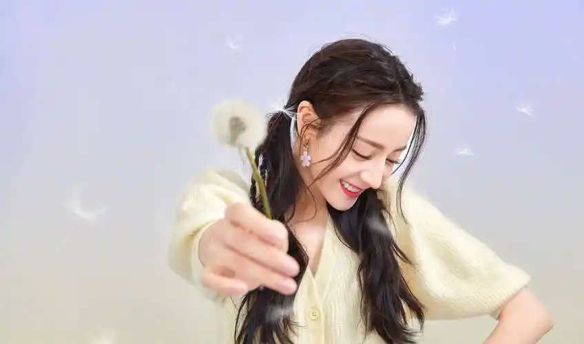 迪丽热巴晒照庆祝29岁生日:活在当下,最大的生日愿望是来盆火锅