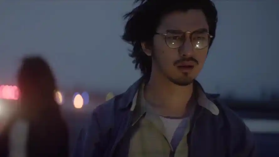 后会无期陈柏霖等人为躲警车闯入平地天亮了才发现是机场