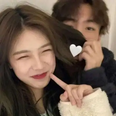 很强占有欲的真人情侣亲亲头像 甜到炸的双人接吻微信情头_情侣头像