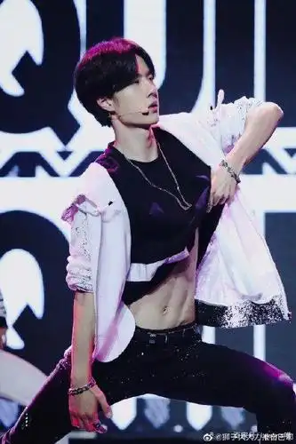 看帅哥腹肌,怎么能少了我家一宝呢