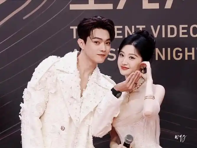 sosweet红毯五连拍[哇][哇][哇]#许凯景甜好. 来自俺八段酱 - .