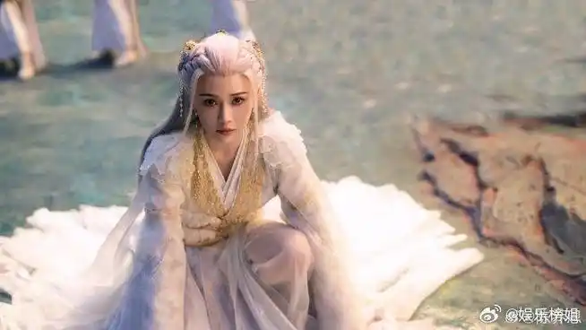 陈乔恩《烈焰》战损剧照来了,这战损破碎感直接拉满!