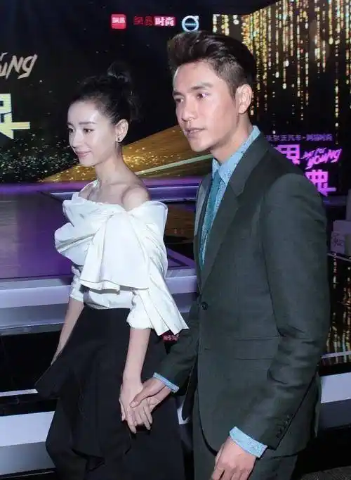 原创董洁陈坤手牵手出席活动这次恋情坐实了吧网友终于等到了