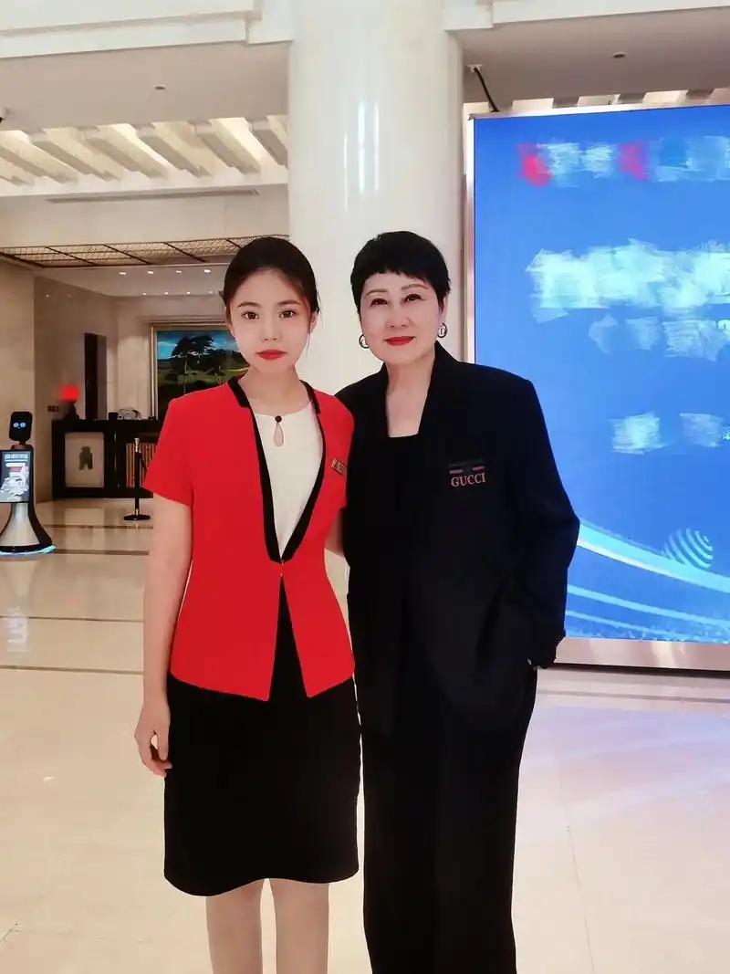 张凯丽老师 #合影 07 - 抖音