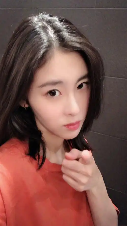 张碧晨晒自拍惹争议颜值忽高忽低这是怎么了