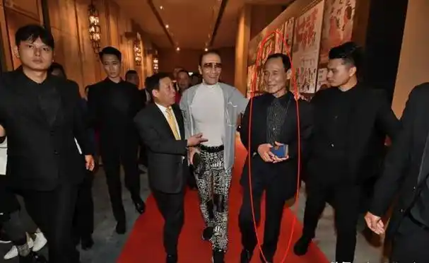 六位娱乐圈最不能得罪的人,向华强居然不是第一,而是一个年轻人