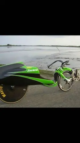 躺车,顾名思义,是可以躺着骑的自行车--头次看见这样的自行车