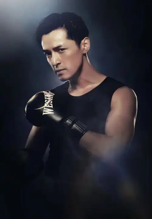 现实生活中胡歌的身材一直很好,完美展示了什么叫做穿衣显瘦脱衣有肉