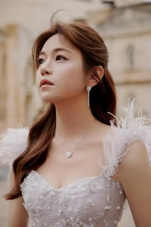 大湾区音乐汇##陈妍希羽毛仙子裙