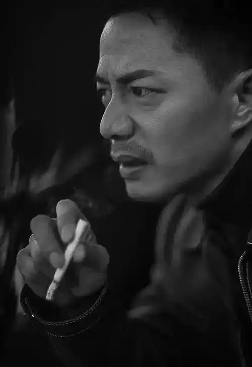 2:段奕宏:看过《士兵突击》的网友们都知道,这部电视剧前半部分看许三