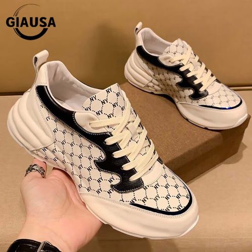 美津浓彪马耐克美国著名的体育用品品牌,其运动鞋设计都是很时尚的,还