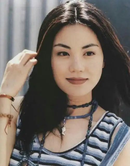 王菲刚出道时大片旧照长发飘飘少女感爆棚