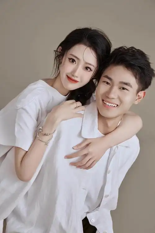 甜蜜浪漫情侣合照