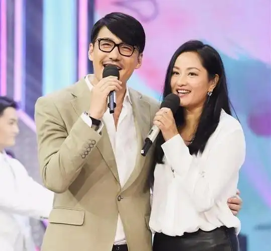 回顾胡兵暗恋瞿颖30年曾被母亲催婚53岁仍帅气且孤独一人