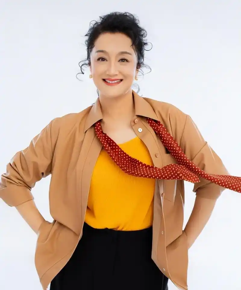 从杨昆看中老年女演员的现状:挣扎,无奈还是转型?