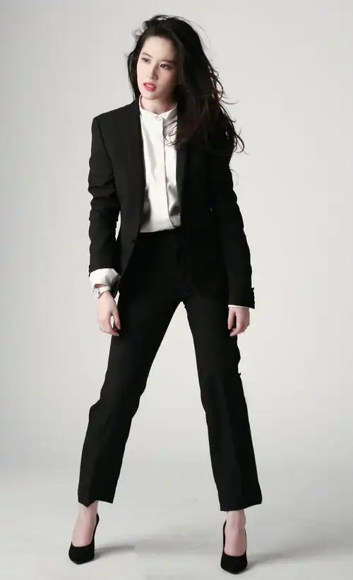 盘点了刘亦菲穿过的10套西装造型,她真的是名副其实的天仙攻!