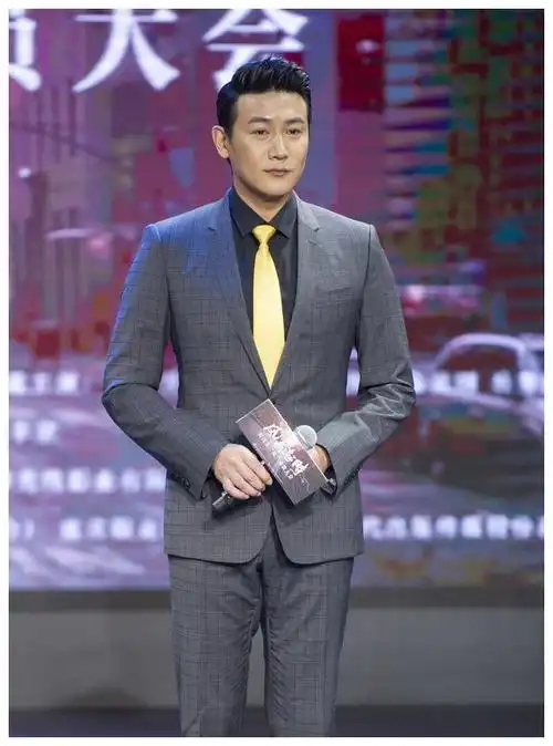 45岁陆毅样子40年没变发文庆生竟写错字妻子鲍蕾无情调侃