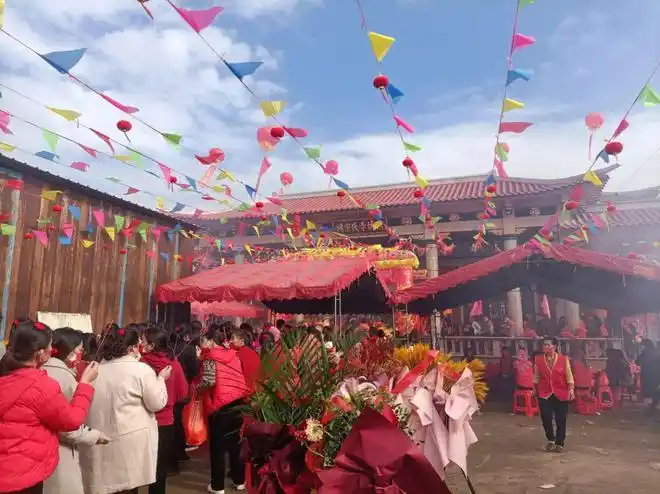 惠安涂寨前坑李氏举行宗祠重建落成暨奉祖进主大典和回乡小岞后里拜谒