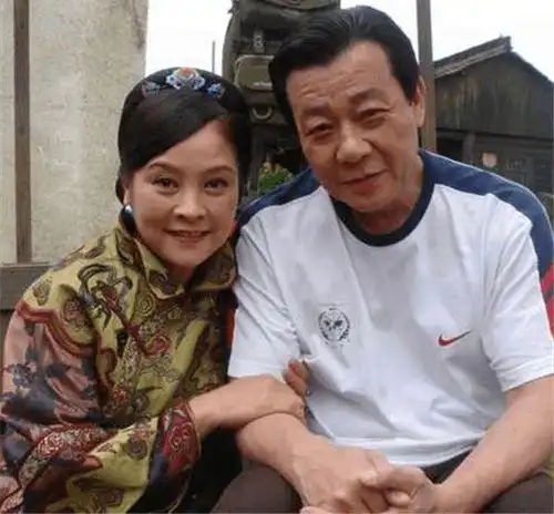 寇世勋和大老婆崔瑶琪寇世勋和小老婆许黎丹寇世勋婚后和大小老婆总共