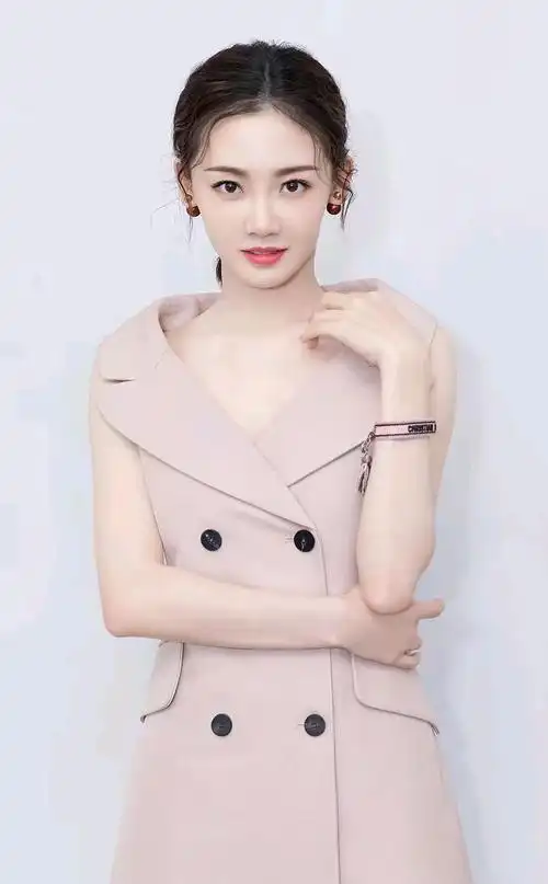 温柔可人的女明星苗苗图集_高清图集_新浪网