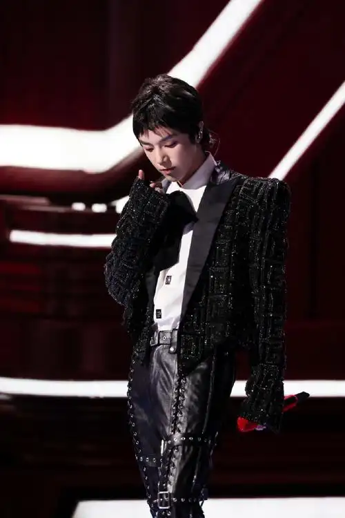 和@华晨宇yu一起奔向"春暖花开"的新世界#2021华晨宇火星演唱会#吧!