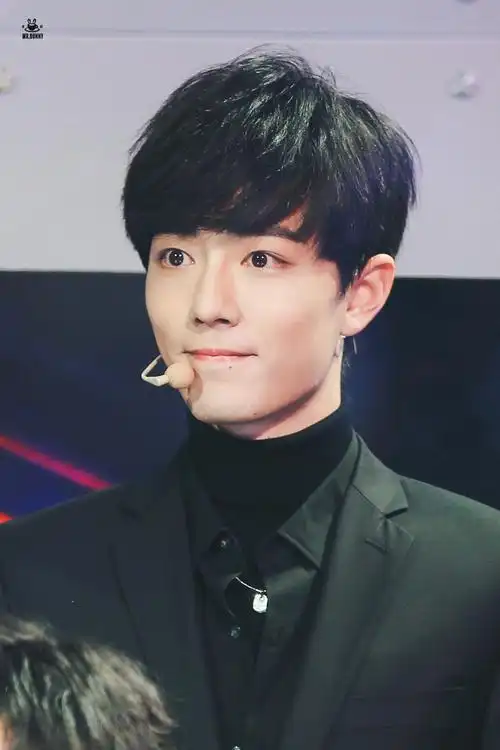 2017年经常站在舞台角落的肖战