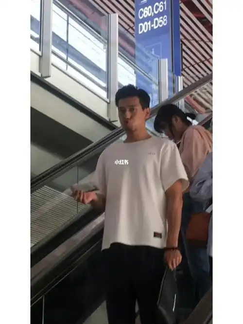 9.4 李现 北京飞宜昌(4).