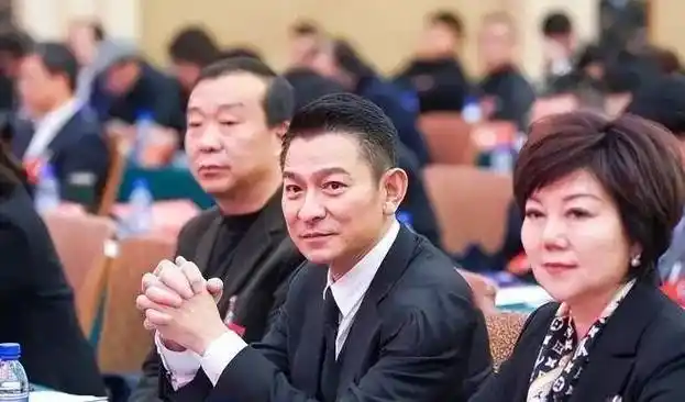 原创惊人对比46岁黄晓明和62岁刘德华谁才是真正的不老传说