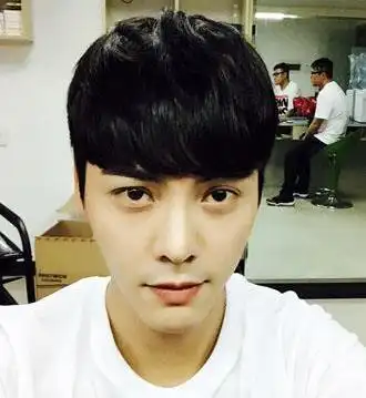 同是齐刘海锅盖头,李易峰清新,陈伟霆呆萌,鹿晗呢?