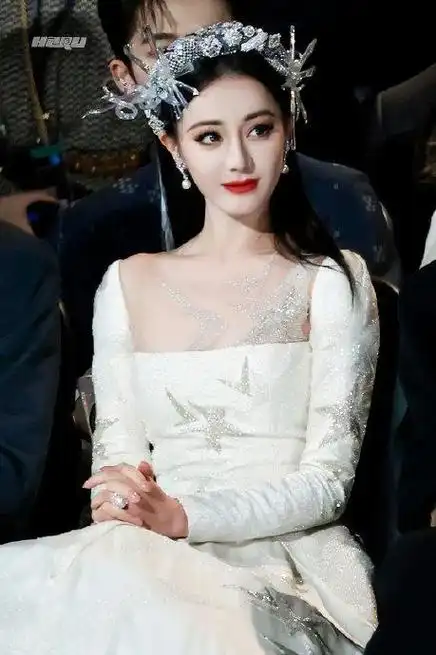 看了眼星光大赏这套的迪丽热巴,简直美到被净化了|迪丽热巴|星光大赏