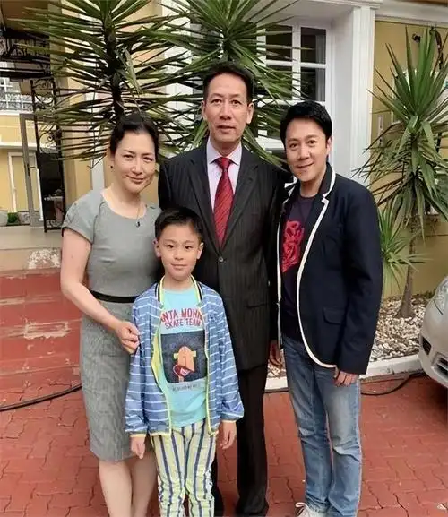 深藏不露的蔡国庆妻子,精致生活曝光,难怪儿子颜值与才华并重!