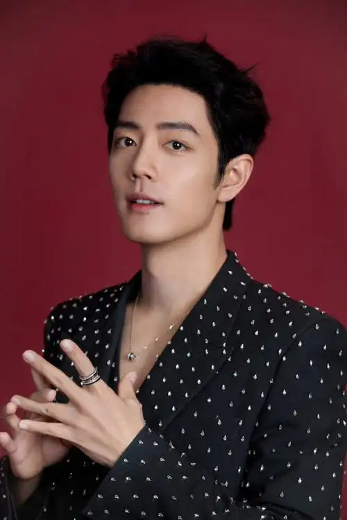 肖战微博之夜##微博之夜红毯##肖战微博之夜亮片西装造型