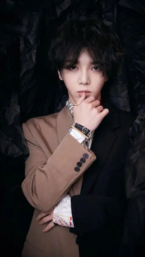 华晨宇壁纸微信朋友圈背景图,文字背景图,图片大全