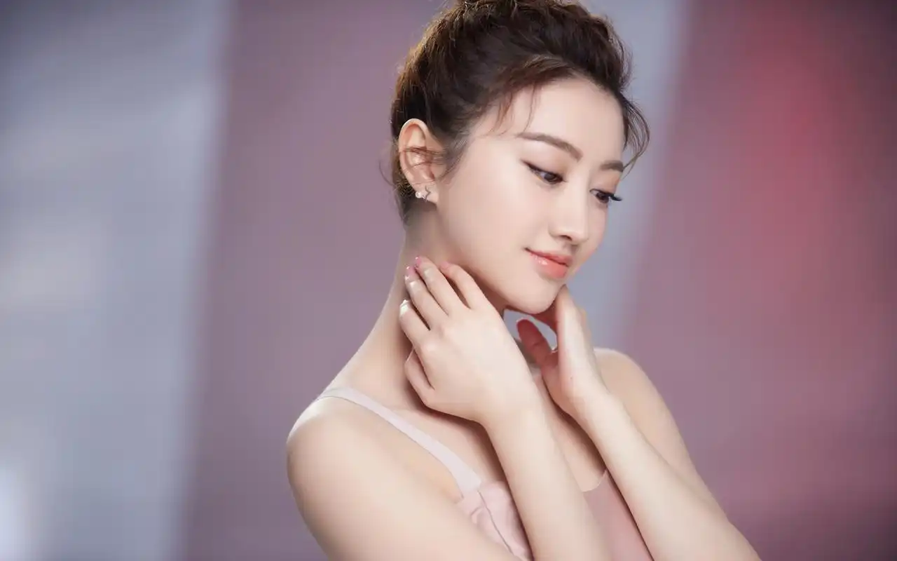 首页 桌面壁纸 大陆明星 景性感礼服图片高清电脑桌面壁纸