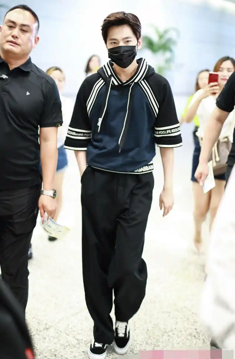 杨洋机场照,很帅喔!你有没有觉得呢?