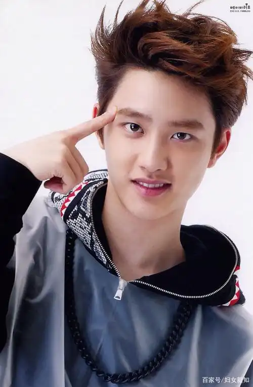 exo都暻秀入伍10个月收获好人缘,平头照曝光脸变圆超可爱