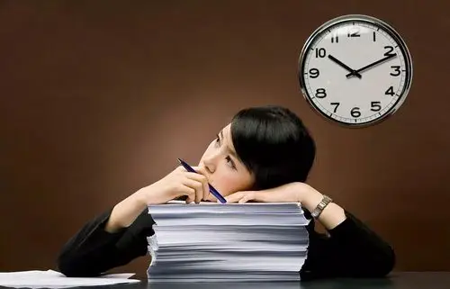 好不容易忙碌的工作有点间隙,疲倦麻木的身心却不知道该如何休息,倏忽