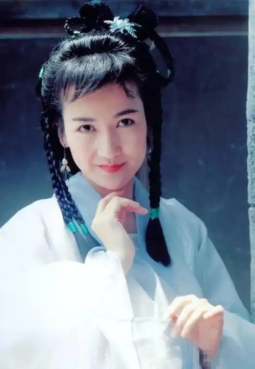 年轻时候的陈美琪,可以是在颜值上也是属于美女一枚,下图照片中,就是