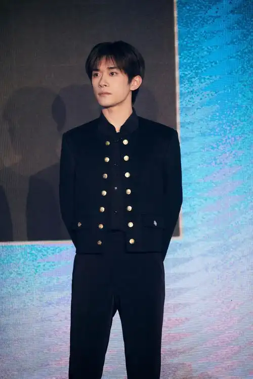 有幸扎根沃壤,热望汩汩生发,#上海国际电影节#@tfboys-易烊千玺密集的