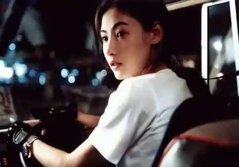 自出道以来,小林青霞的绯闻一直都有,而陈慧琳却是独树一帜,甚至是零