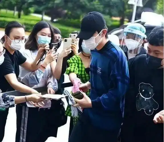 一项vip会员计划,就是邓伦团队特地为粉丝制定的.