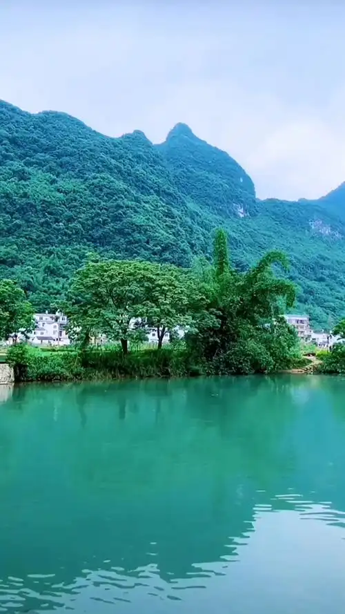 旅游进行时##风景欣赏#青山绿水!