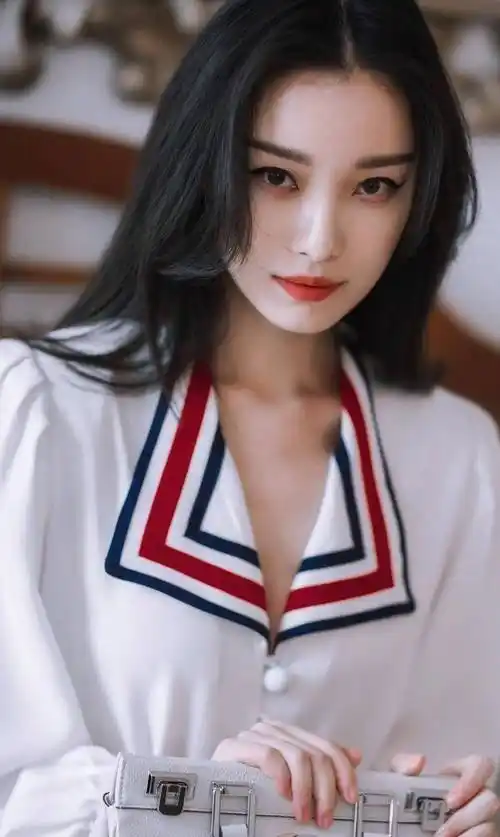 原创33岁的气质女神倪妮,不光有高颜值还有好演技,出道即巅峰