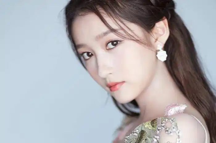 近来关注度飙升的95后女明星top10之首是谁?