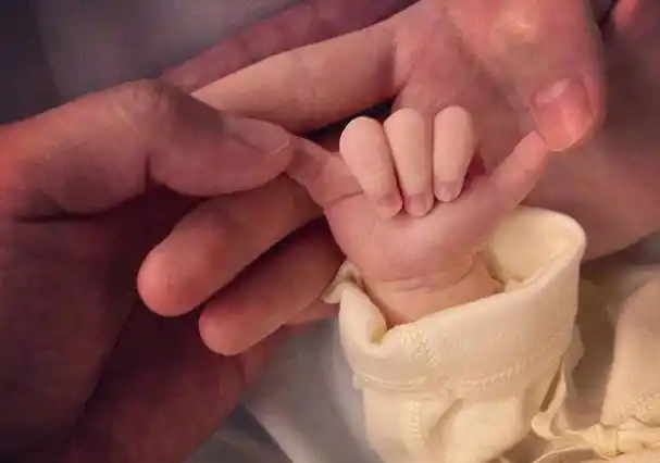 郑恺几个宝宝啊(36岁郑恺官宣二胎得子)