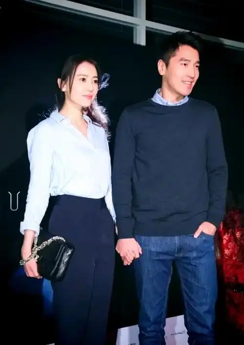 香港兰桂坊偶遇高圆圆!网友:不愧是女神,又是羡慕赵又廷的一天