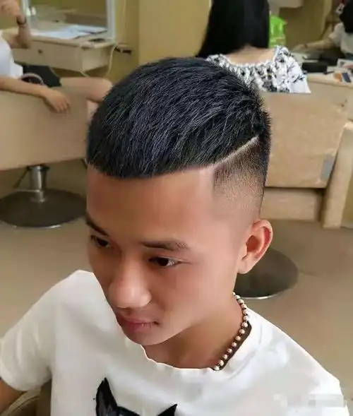 男生剪瓜子头,适合什么脸型?_发型