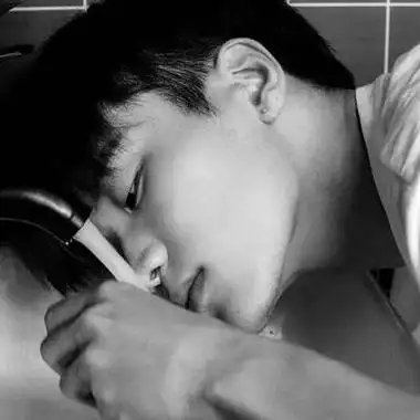 气质高冷黑白男生头像侧脸头像大全